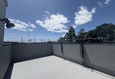 家族がのびのびと暮らせる、ルーフバルコニーのある家
