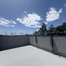 家族がのびのびと暮らせる、ルーフバルコニーのある家